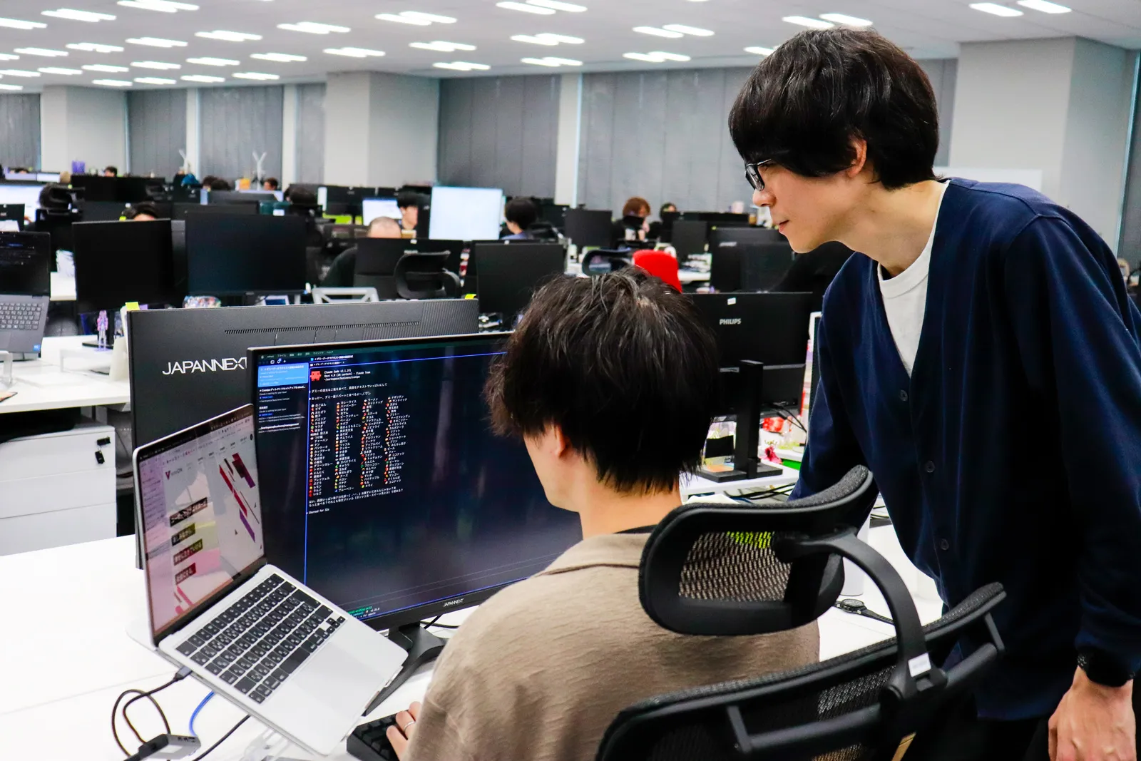 開発に取り組むエンジニア